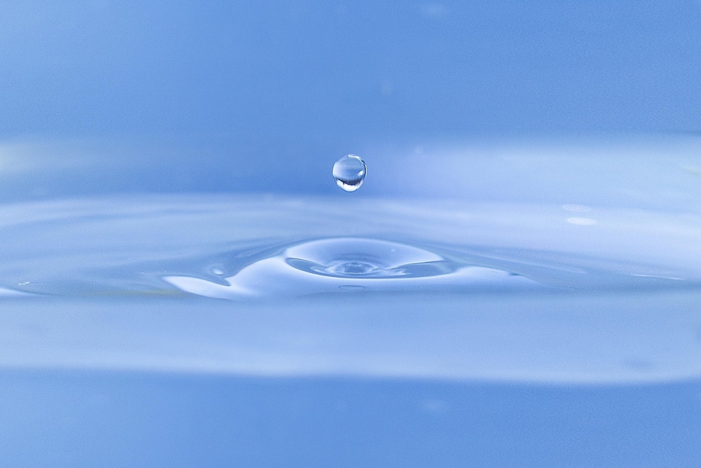 fernandozhiminaicela-water-drop-4531474_1280